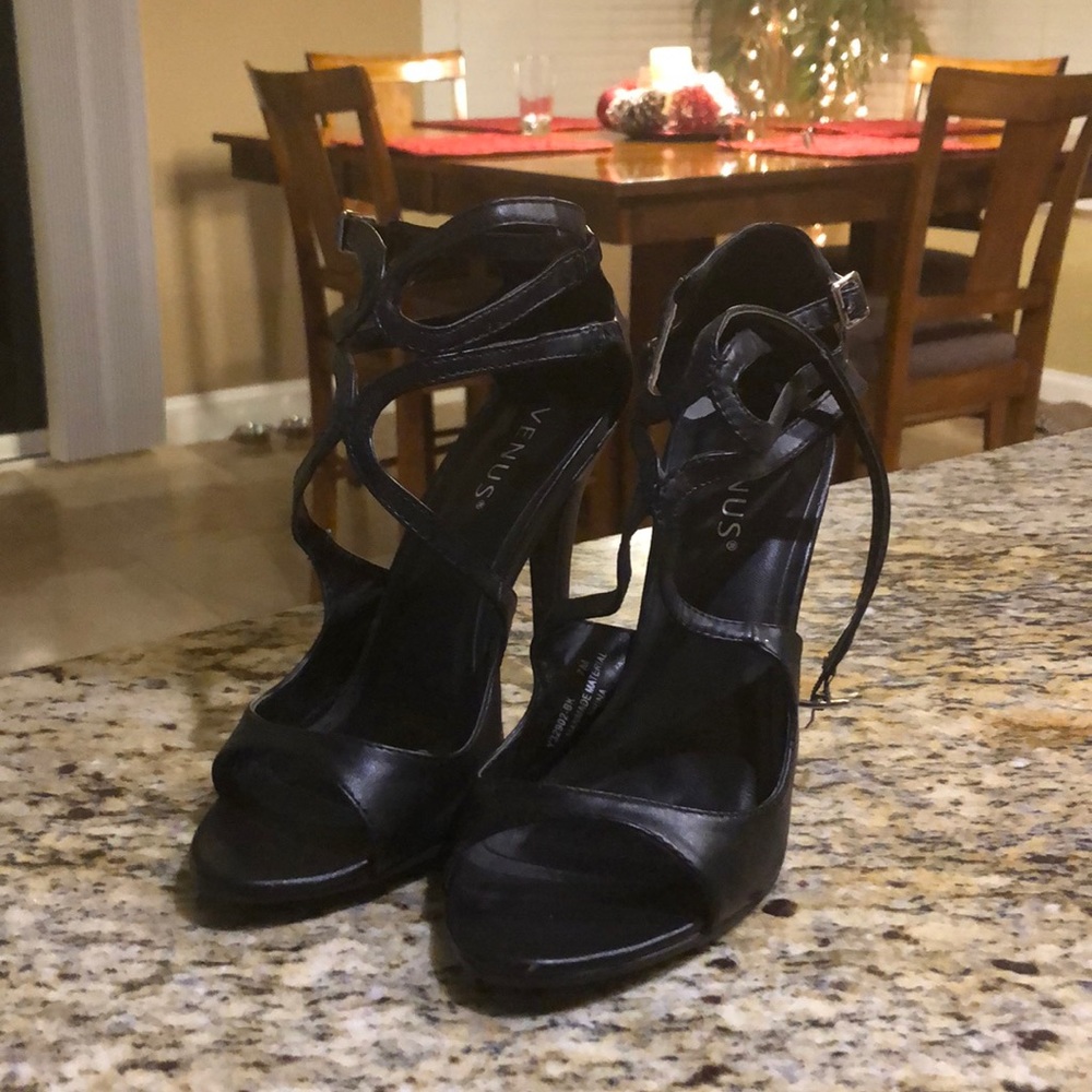 BLACK HEALED SHOES